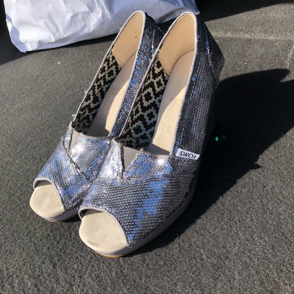 toms wedges (available with toms bag)